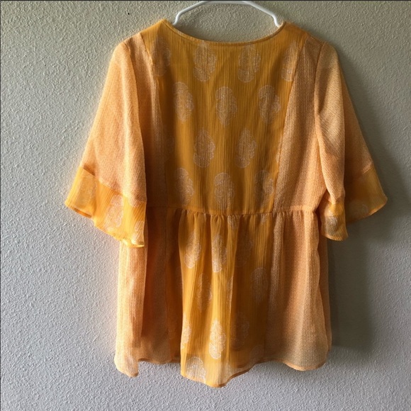 NWOT St.John’s Bay Yellow Patterned Blouse - Picture 6 of 6